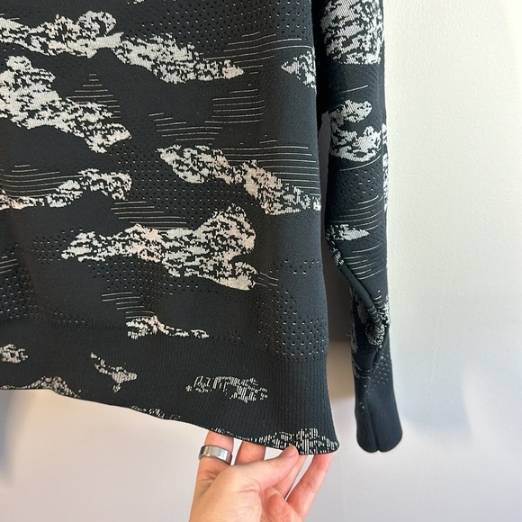 GYMSHARK Adapt Black & White Camo Seamless Track Jacket Size L - Picture 12 of 16